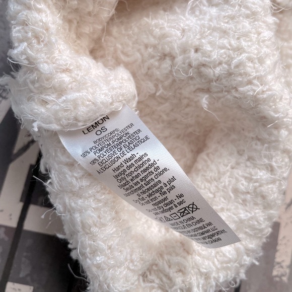 Lemon ❄️ Snow Drift Pom Hat - Picture 4 of 11